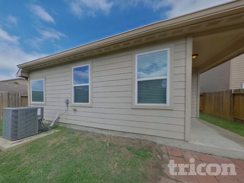 Building Photo - 1477 Treeta Trail