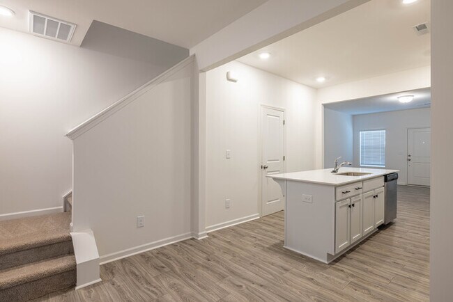 Building Photo - Lowell Townhome End Unit
