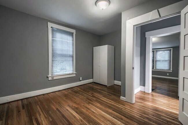 Building Photo - 2091 Summit St
