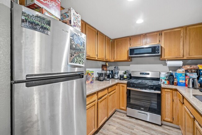 Building Photo - AVAILABLE JULY - 3 Bed / 2 Bath CLOSE TO CAL POLY