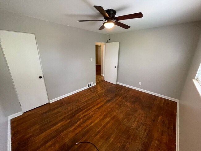 Building Photo - 630 Dornbush St