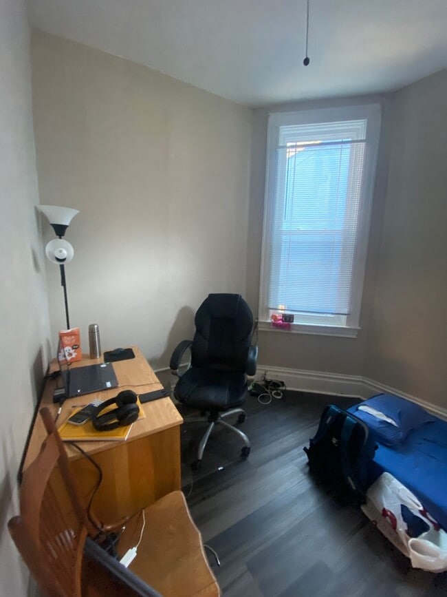 Building Photo - 275 N Dithridge St