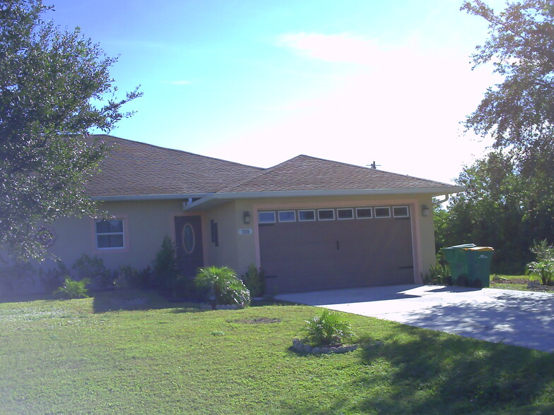 duplex on a quiet back road - 7256 David Blvd