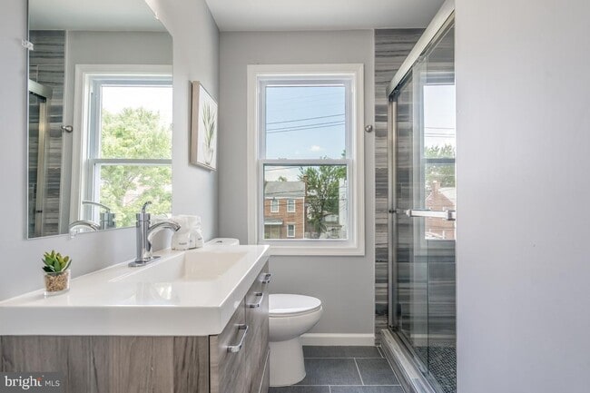 Building Photo - 4725 B St SE