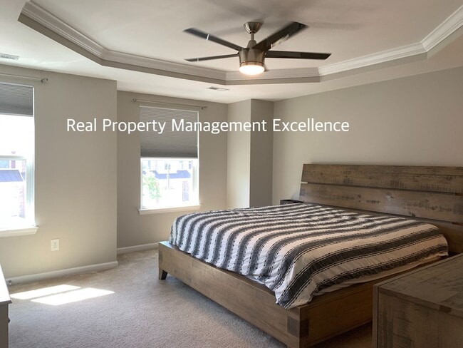 Building Photo - Gorgeous End-Unit TH In Desired Cary Location, Apply Now!