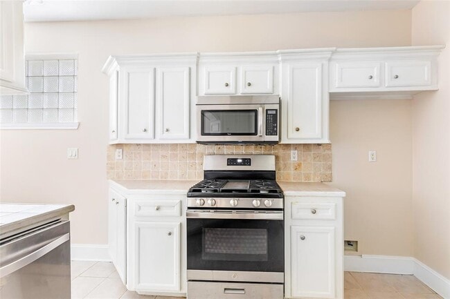Building Photo - 108 Harbour Town Cir