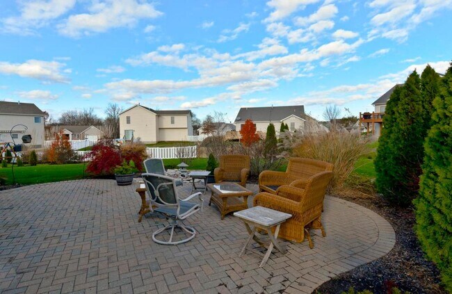 Building Photo - 287 Kerstyn Dr
