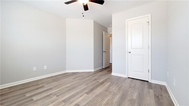 Building Photo - 2566 Piering Dr