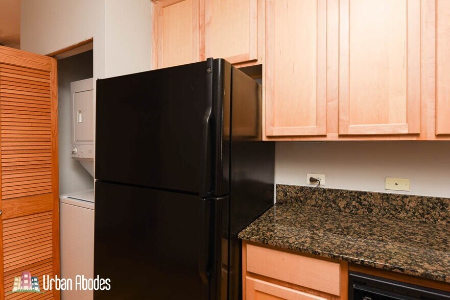 Building Photo - 3256 N Clifton Ave