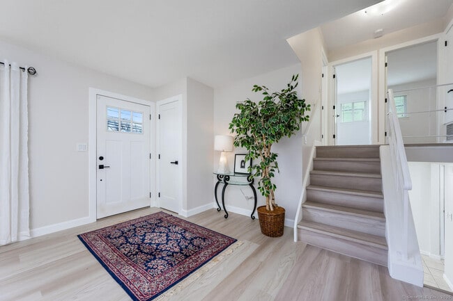 Building Photo - 14 Amherst Rd