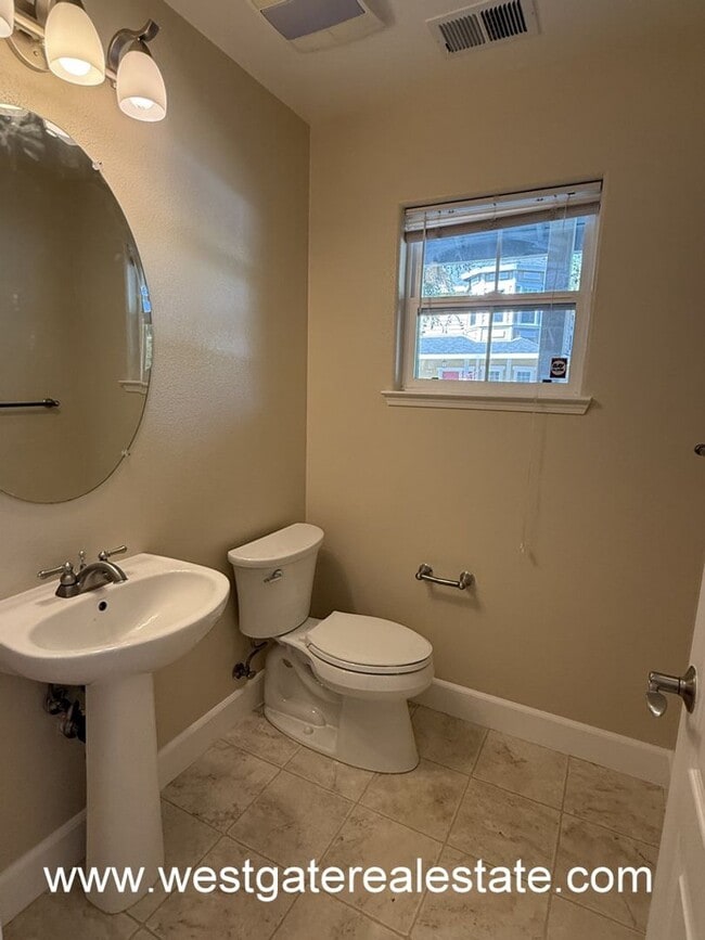 Building Photo - 415 Matteri Cir