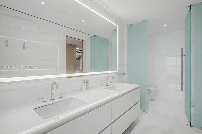 Building Photo - 300 Biscayne Blvd Way