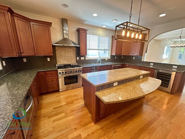 Building Photo - $7995 - Executive 4 bed, 3 full bath, Palo...