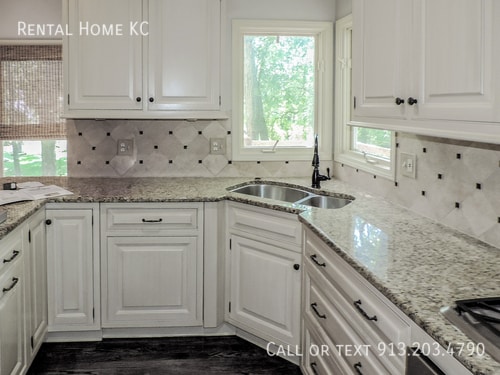 Building Photo - 15715 Beverly Ct
