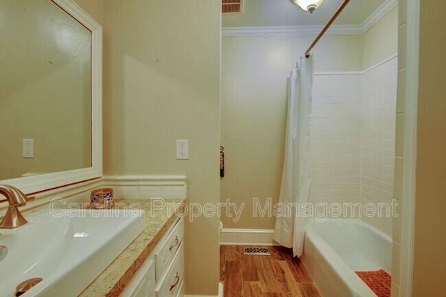 Building Photo - 6412 Tomahawk Ln
