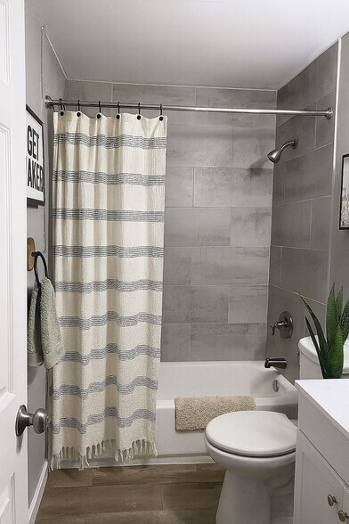 Building Photo - 4581 Narrow Lane Rd