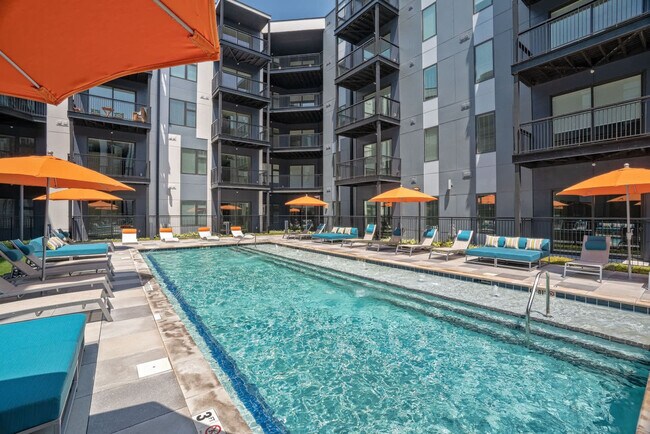 Building Photo - 633 E Main St