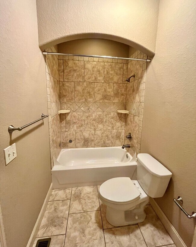 Building Photo - 3640 W Bowling Green Pl