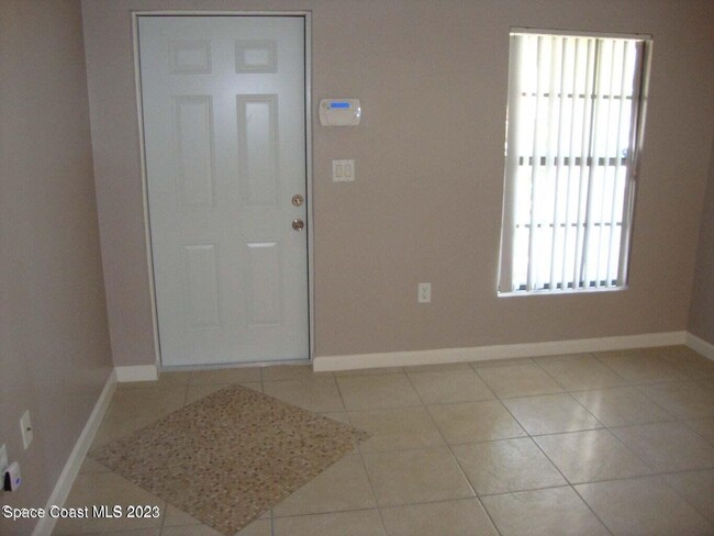 Building Photo - 655 Margie Dr