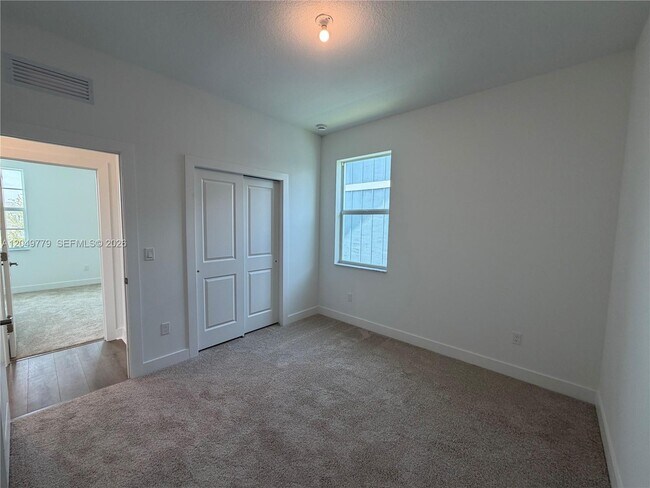 Building Photo - 881 SW Bushel Trl