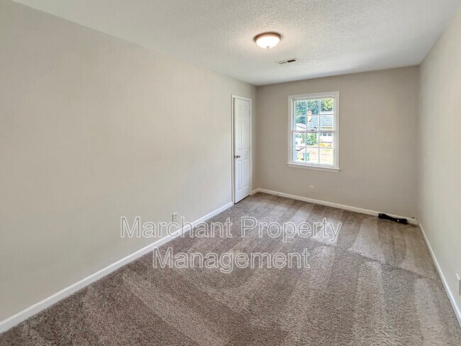 Building Photo - 118 Creek Dr