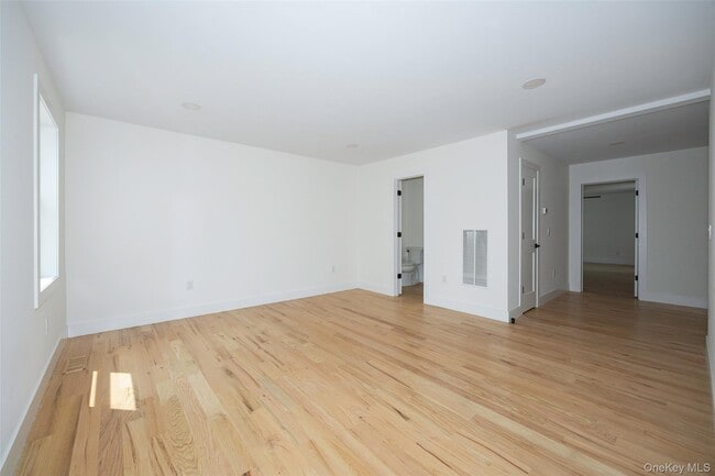 Building Photo - 7441 S Broadway