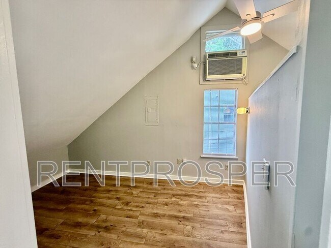 Building Photo - 728 Arlington St