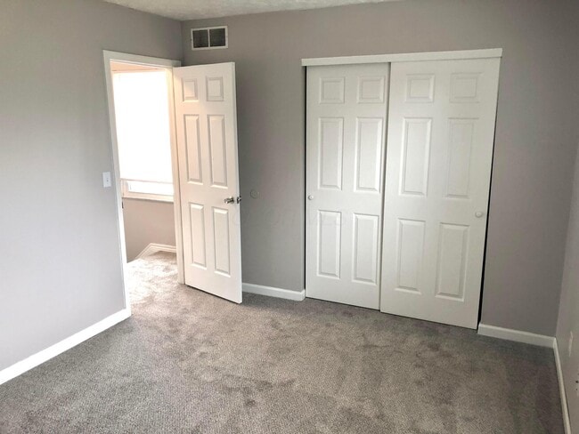 Building Photo - 5700 Crossing Ct