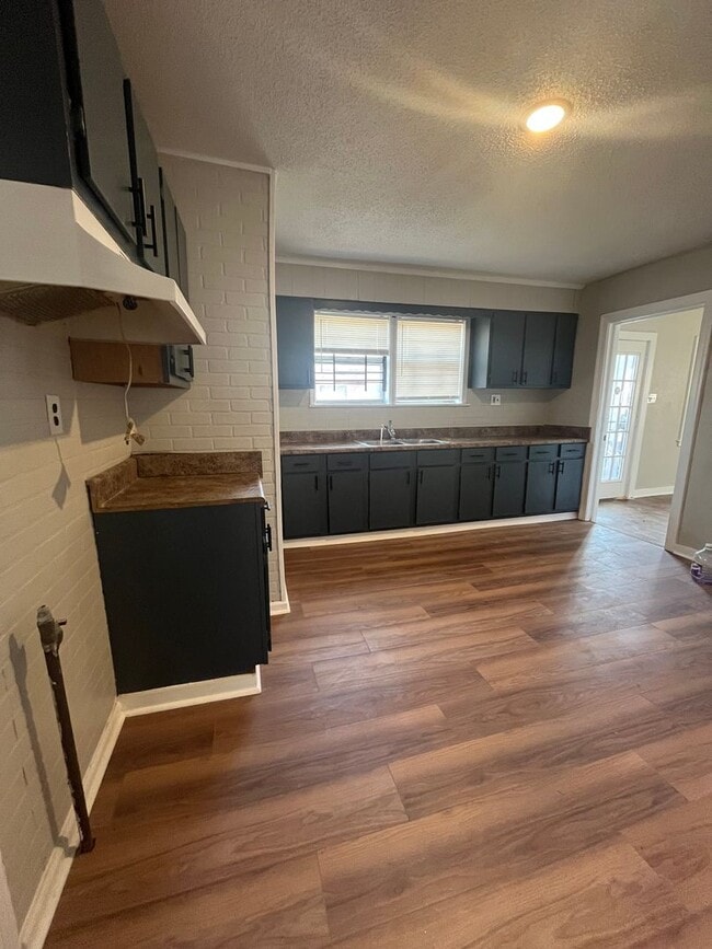 Building Photo - Newly Renovated Unit in Heart of Memphis