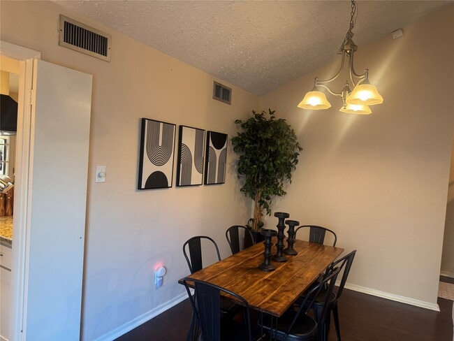 Building Photo - 3127 Pecan Point Dr