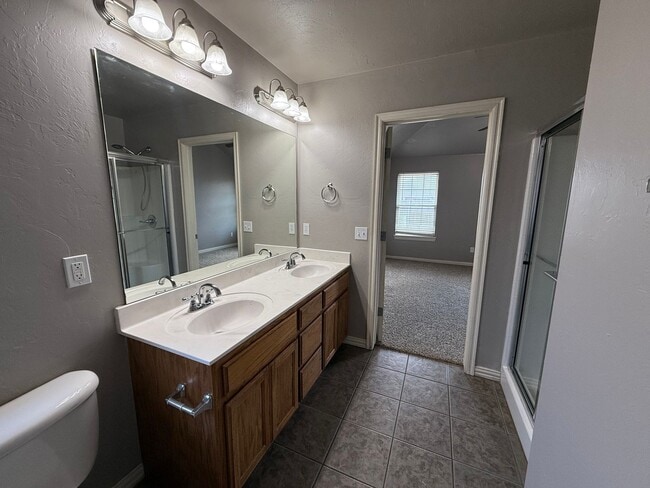 Building Photo - 4 BED! Cozy Home on Large CORNER Lot!