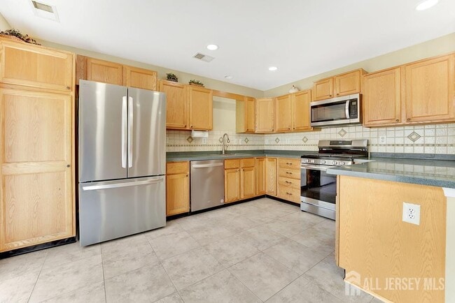 Building Photo - 102 Berkshire Dr