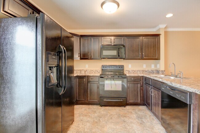 Building Photo - Beautiful Town Home Across From Tennova and Minutes to I-24 With Hardwood Flooring