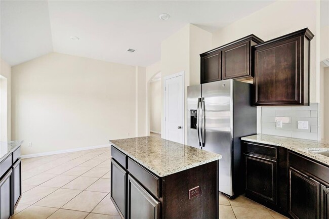 Building Photo - 1005 Fountain Grass Way