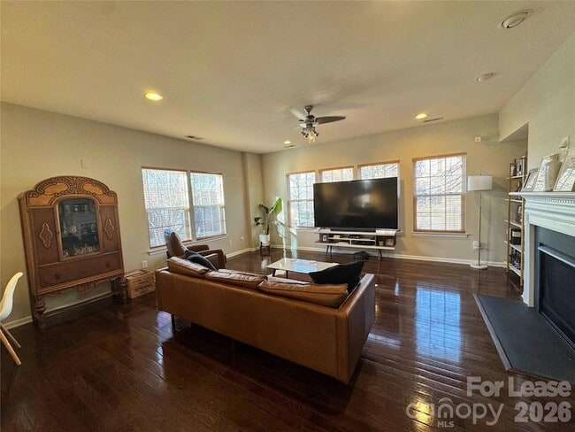 Building Photo - 280 W Bland St