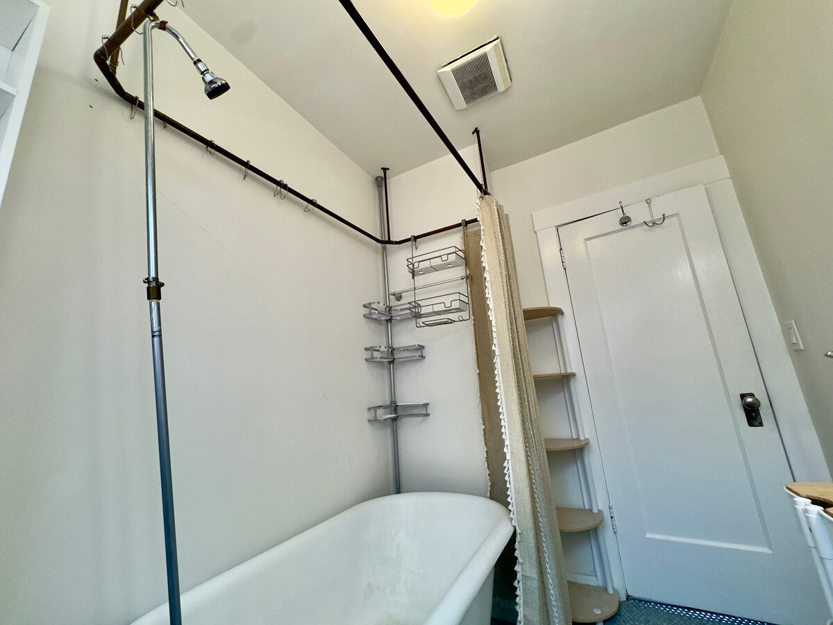 Building Photo - 2309 Derby St