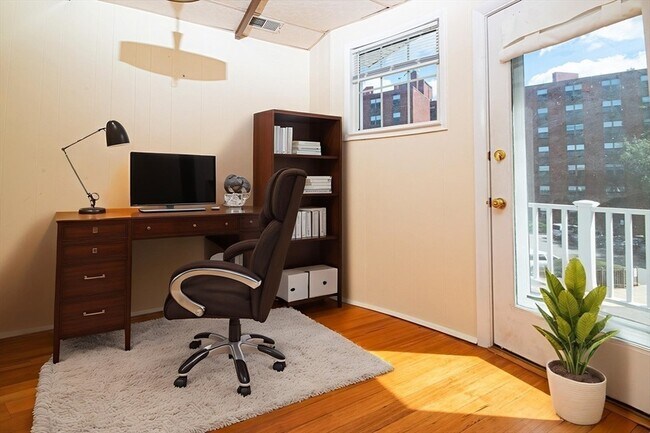 Building Photo - 21 Edison Green