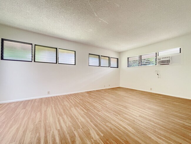 Building Photo - 4/2 Pet Friendly Spacious Beachside Kailua...