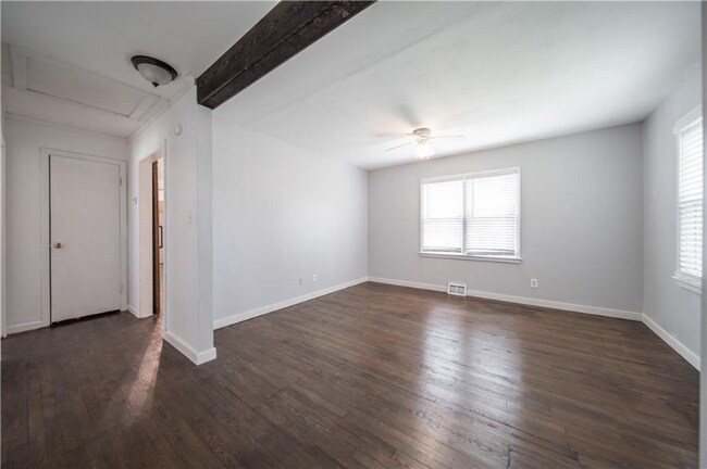 Building Photo - 312 Main St