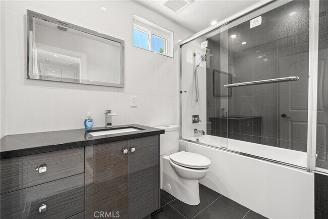 Building Photo - 4630 Cedros Ave