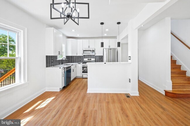 Building Photo - 5309 Chesapeake Rd