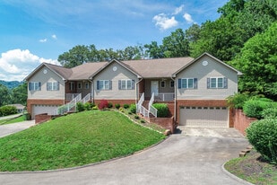 Building Photo - 710 Forest Dr