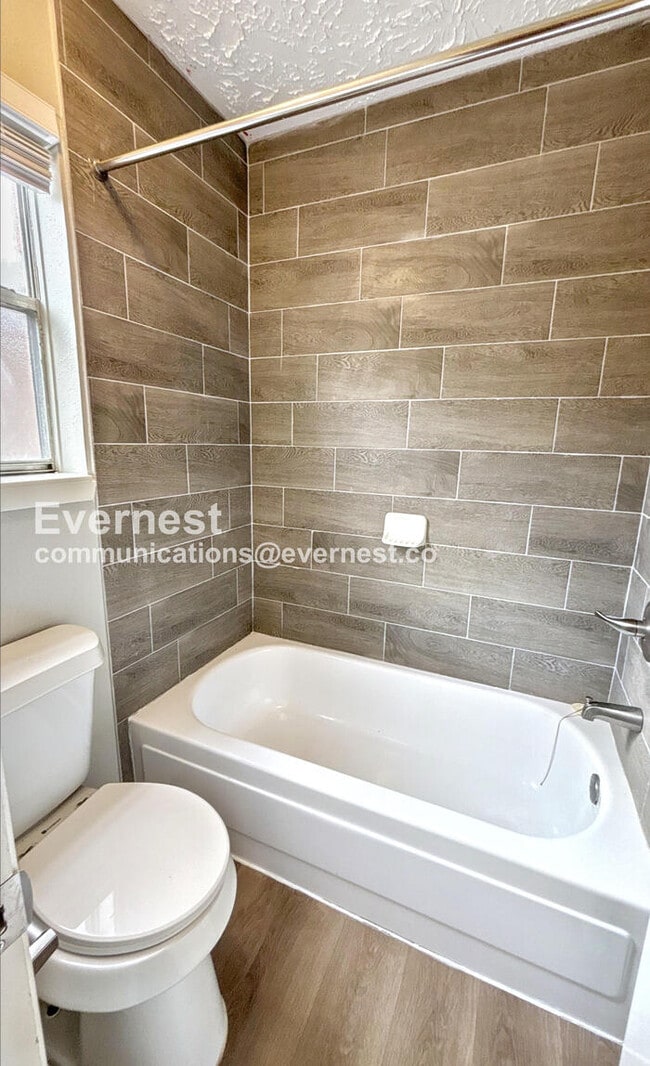 Building Photo - 20021 Cottonglade Ln