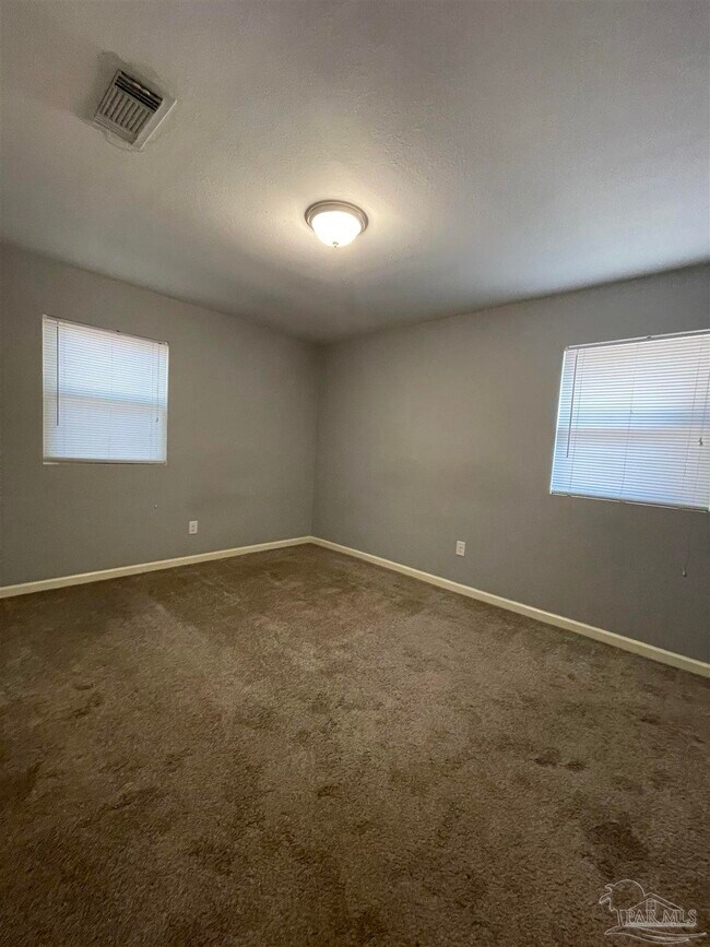 Building Photo - 5212 Parkway Dr