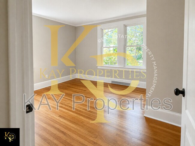 Building Photo - 817 Marigold St