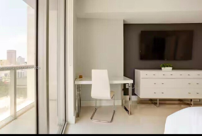 Building Photo - 485 Brickell Ave