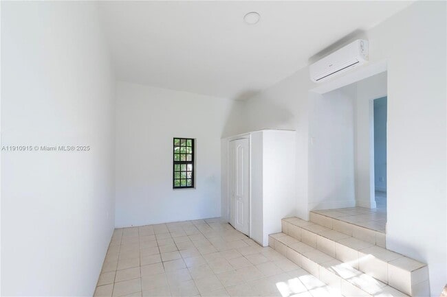 Building Photo - 3718 Sheridan Ave