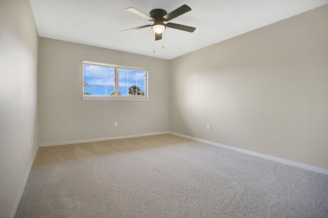 Building Photo - 1ST MONTH RENT FREE 2 Bed 1 Bath 2nd Floor Unit With Balcony In Desirable Area Winter Park Sectio...