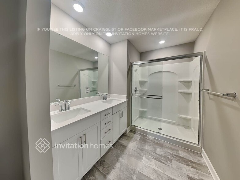 Building Photo - 16700 Dunkirk Cir N