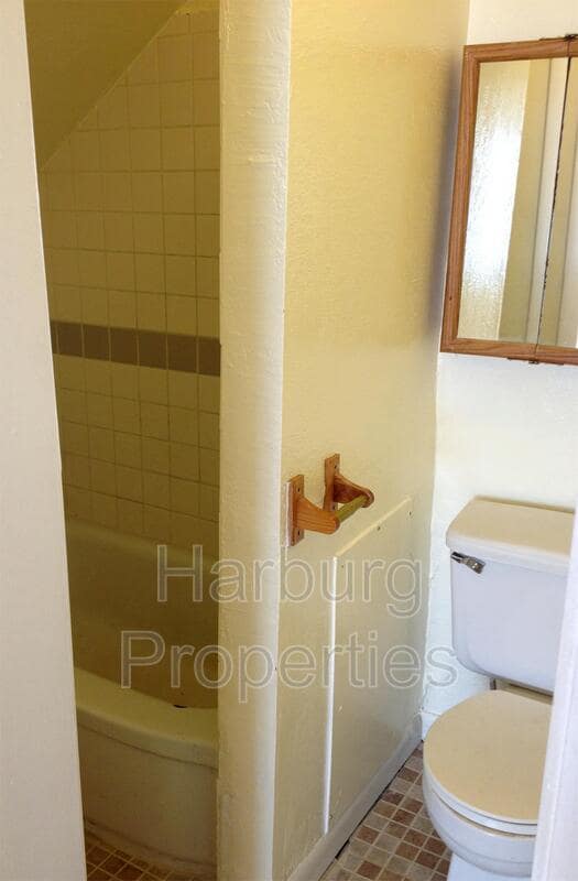 Building Photo - 852 Garfield Ave